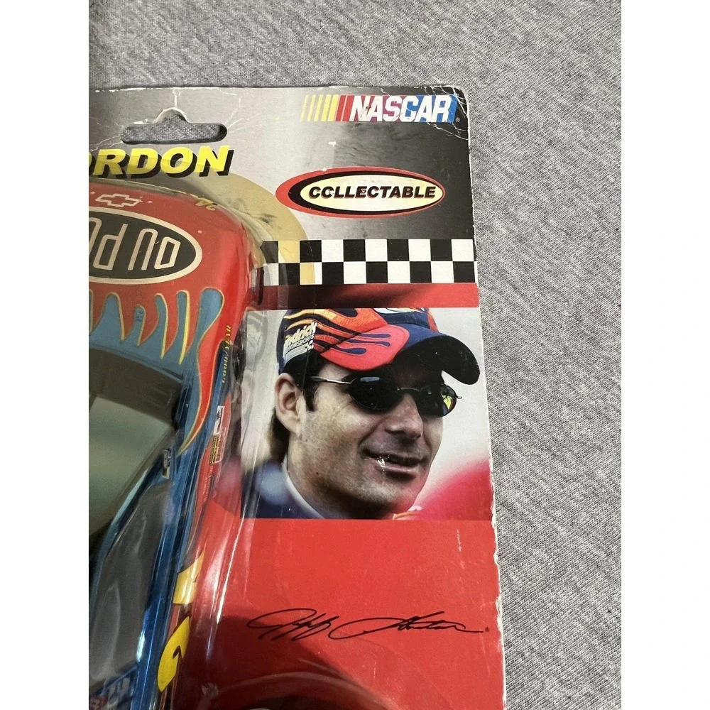 Vintage 2003 Jeff‎ Gordon NASCAR #24 DuPont Wired Remote Control Car Collectible
